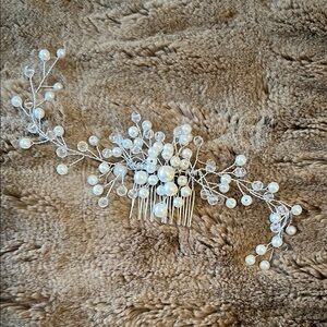 White and Silver Floral Hair Comb